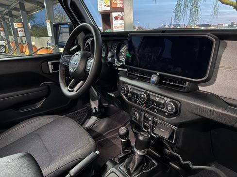 Used 2024 Jeep Wrangler Unlimited Sport image 12