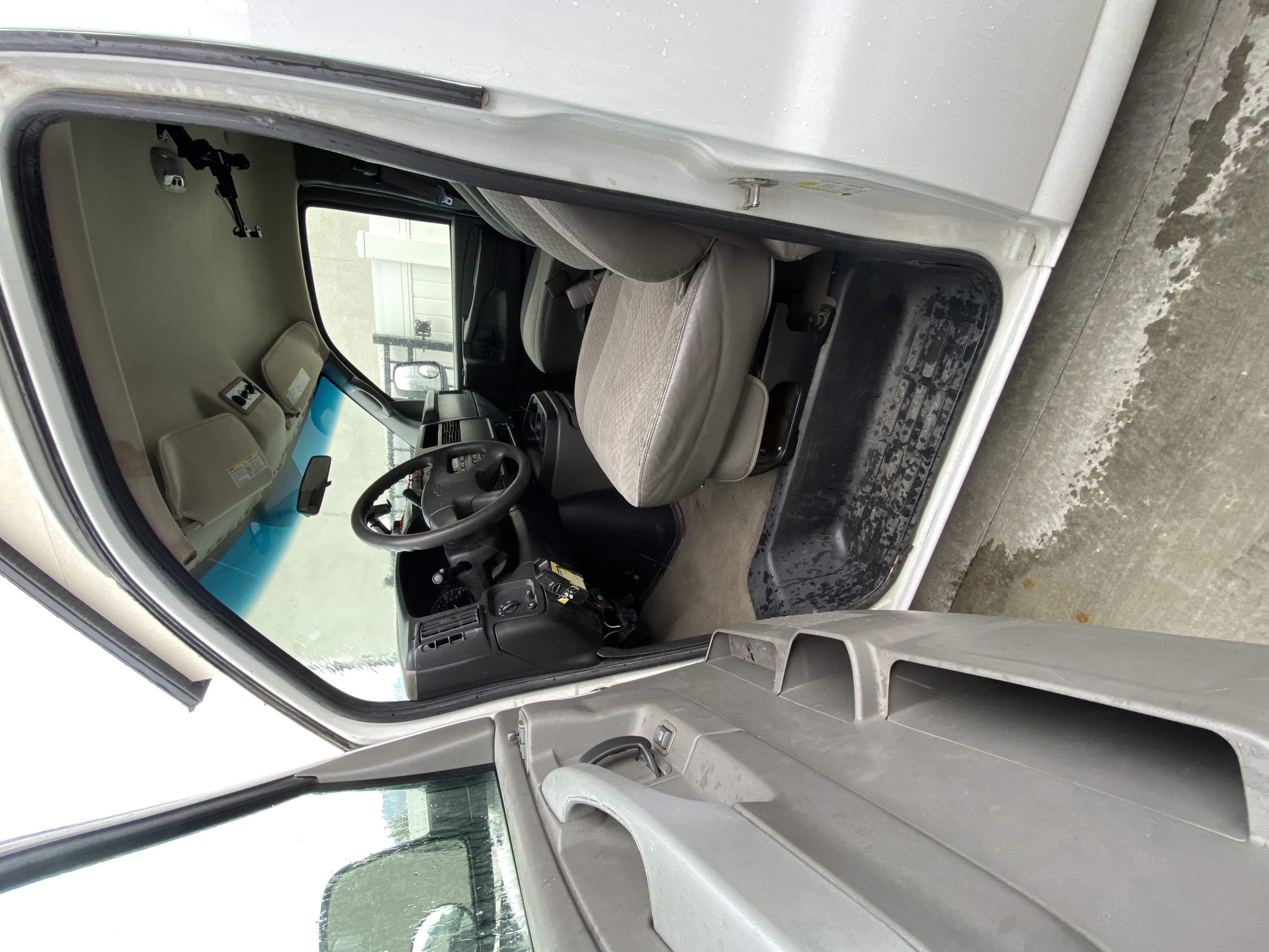 Used 2006 Chevrolet Express 3500 Passenger w/ LT Preferred Equipment Group RWD image 13