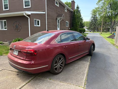 Used 2017 Volkswagen Passat 1.8T R-Line FWD image 5
