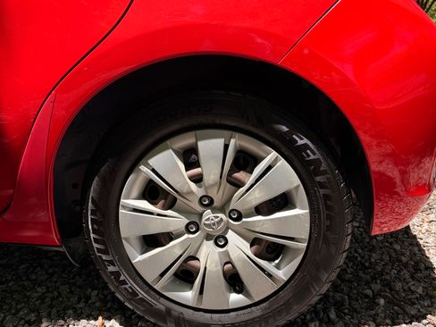 Used 2012 Toyota Yaris LE FWD image 12