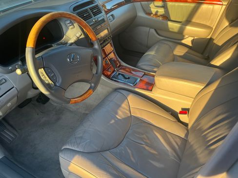 Used 2002 Lexus LS 430 RWD image 6