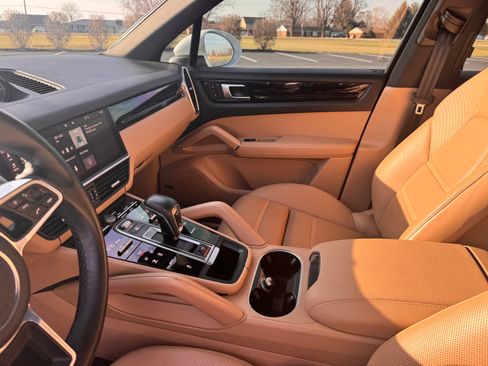 Used 2021 Porsche Cayenne image 10
