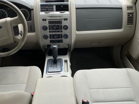 Used 2010 Ford Escape XLT image 8