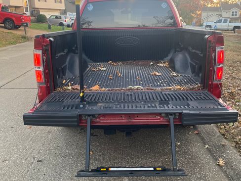 Used 2010 Ford F150 XLT image 2