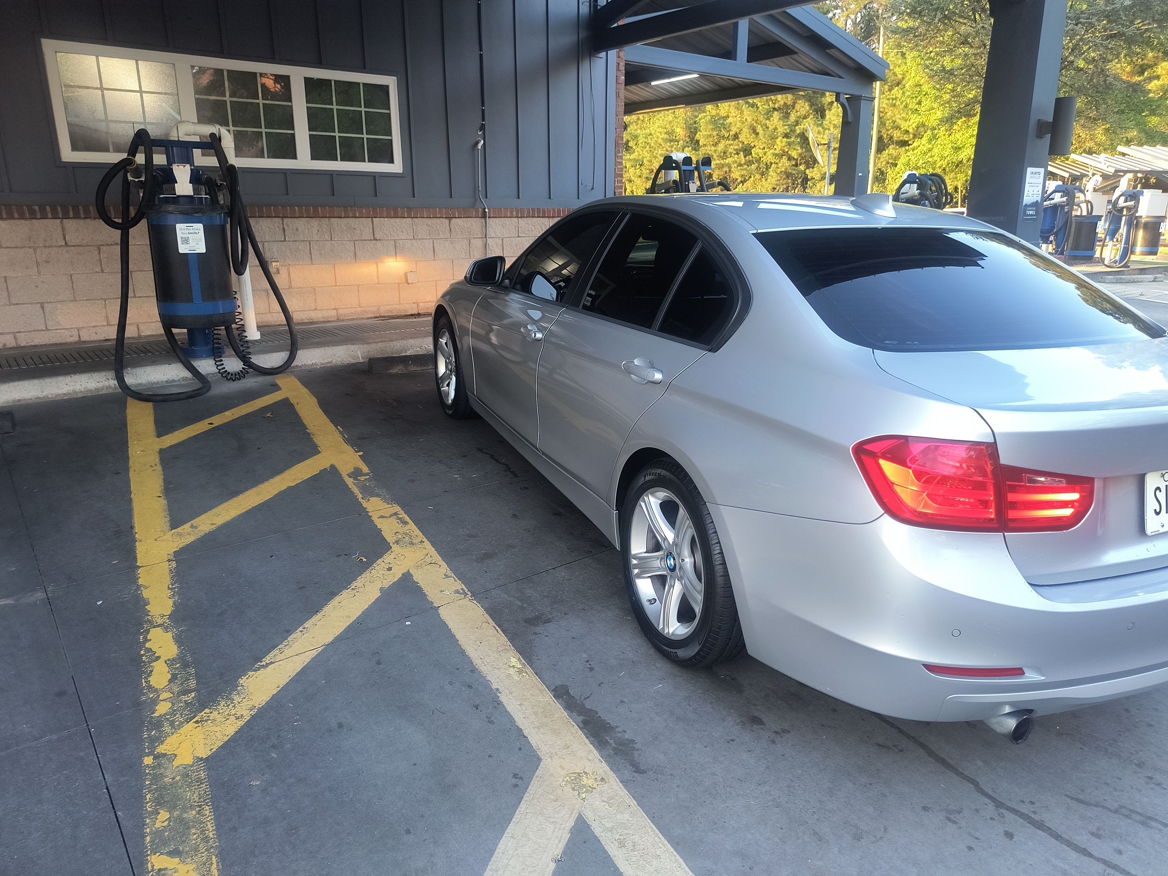 Used 2015 BMW 320i Sedan RWD image 11