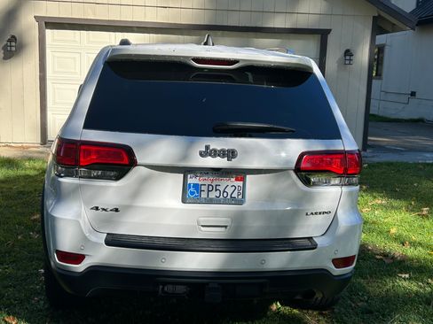 Used 2021 Jeep Grand Cherokee Laredo image 5