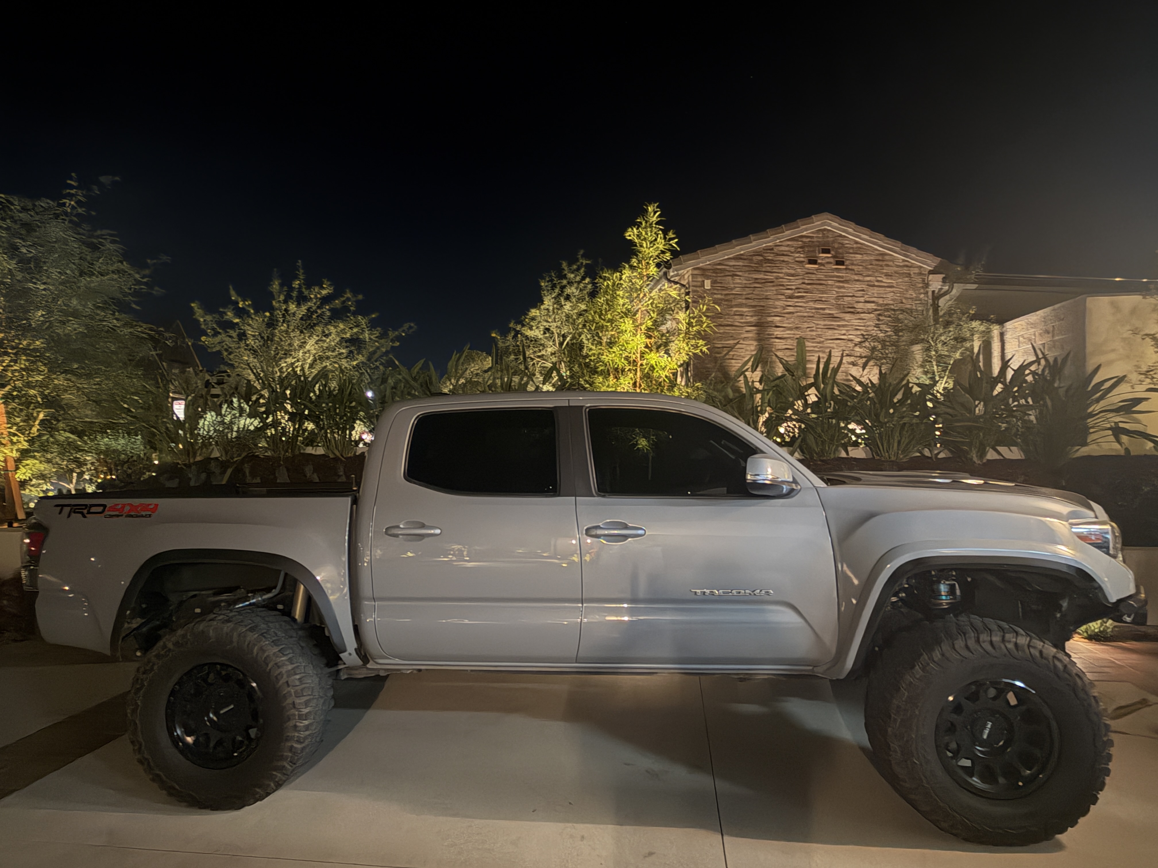 Used 2021 Toyota Tacoma TRD Off-Road w/ Technology Package AWD/4WD image 5
