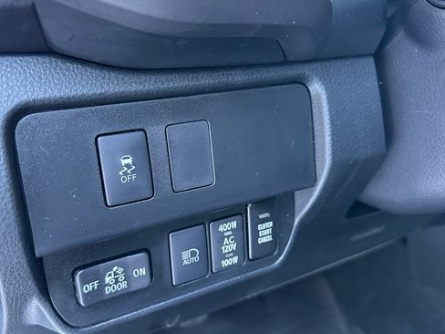 Used 2022 Toyota Tacoma TRD Off-Road image 11