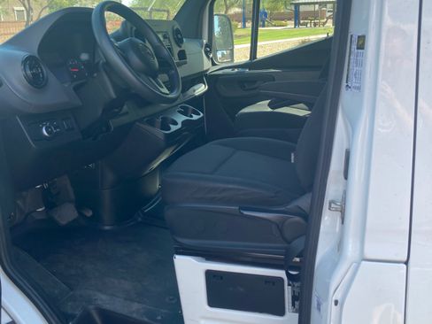 Used 2023 Mercedes-Benz Sprinter 2500 w/ Dashboard Charging Package image 13