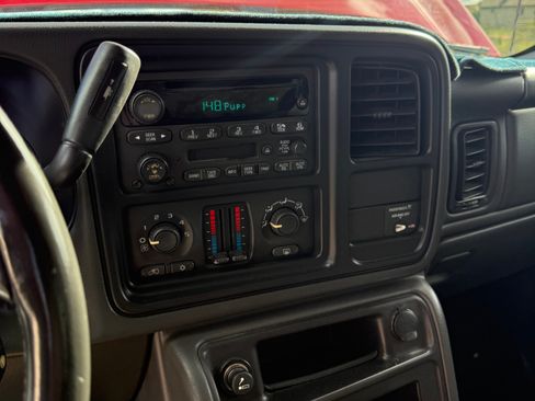 Used 2004 Chevrolet Silverado 2500 LS image 12