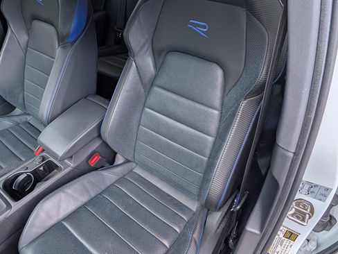 Used 2022 Volkswagen Golf R image 22