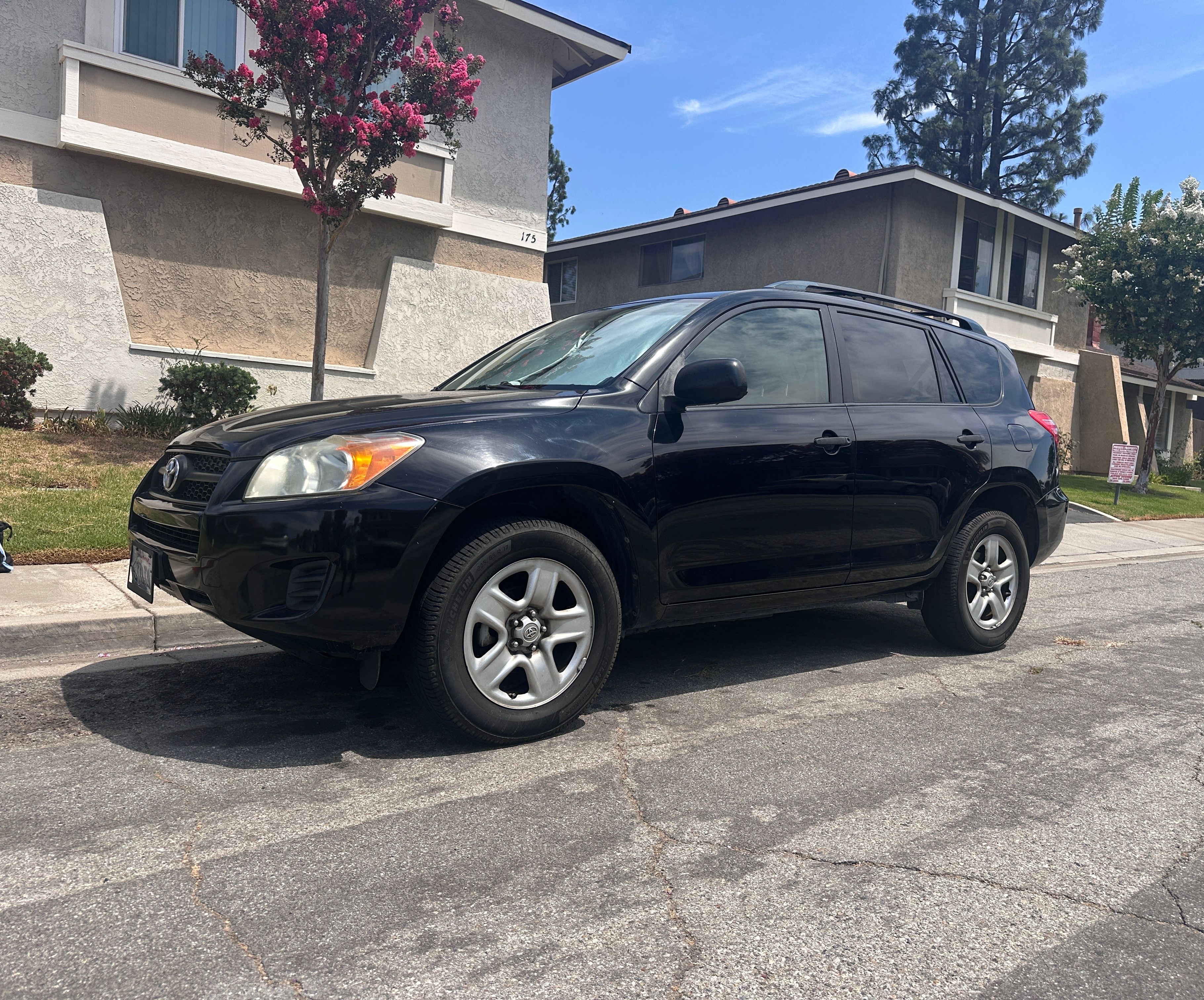 Used 2011 Toyota RAV4 2WD w/ Base L4 Extra Value Pkg image 1