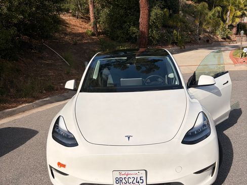 Used 2020 Tesla Model Y Long Range image 2