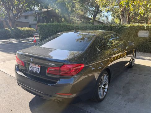Used 2018 BMW 530e xDrive AWD/4WD image 2