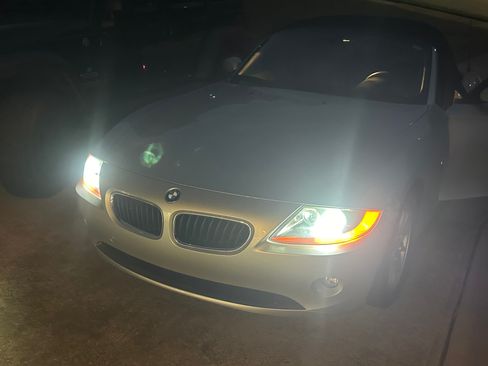 Used 2004 BMW Z4 2.5i RWD image 12