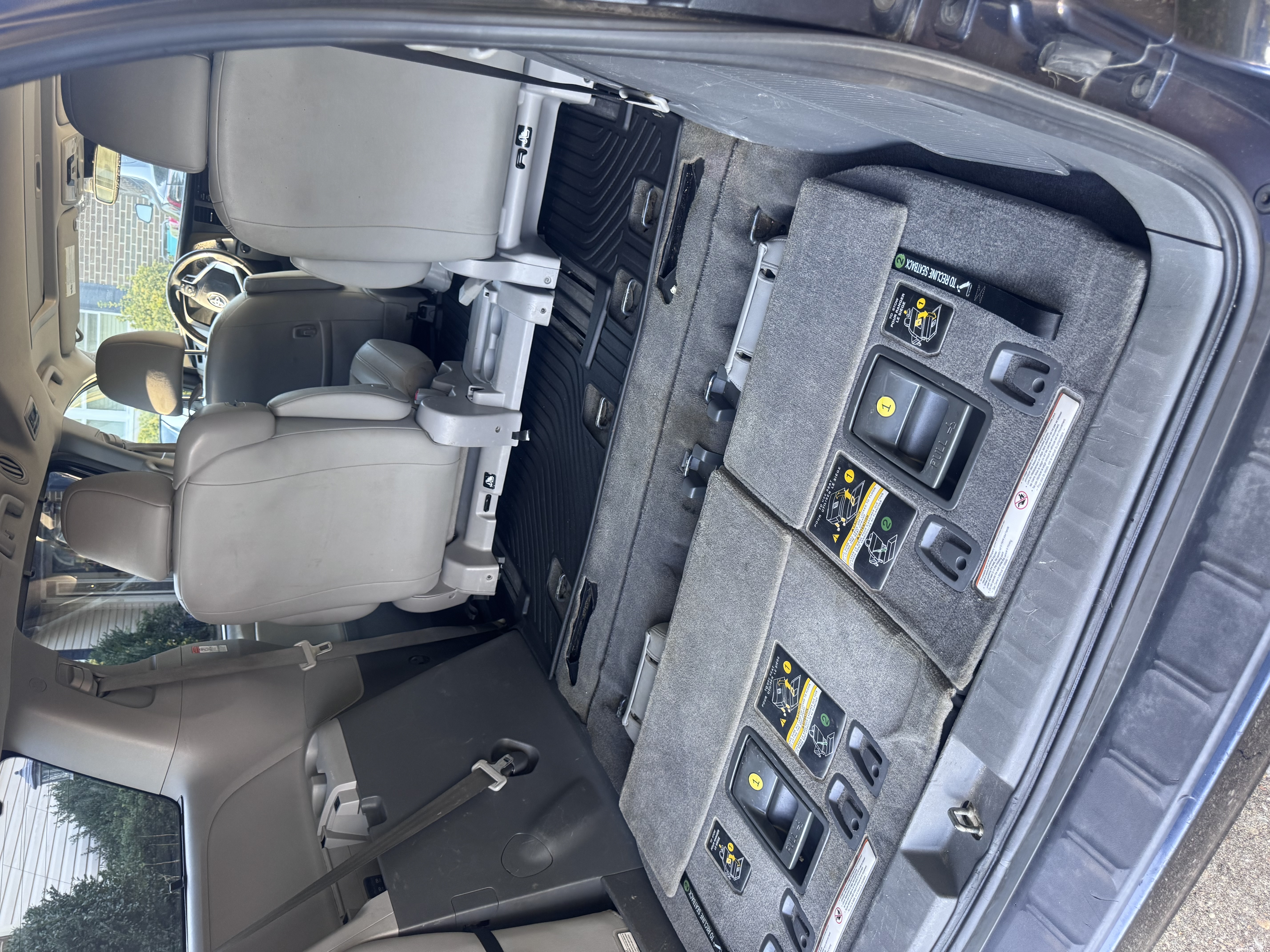 Used 2018 Toyota Sienna XLE FWD image 17