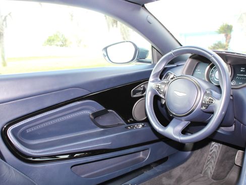 Used 2018 Aston Martin DB11 V12 image 18