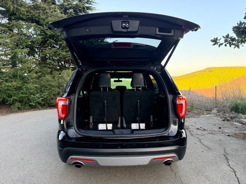 Used 2016 Ford Explorer XLT w/ Equipment Group 202A image 6