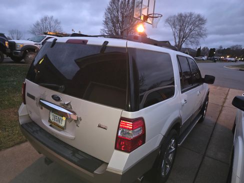 Used 2011 Ford Expedition XLT w/ 202A Rapid Spec Order Code image 5