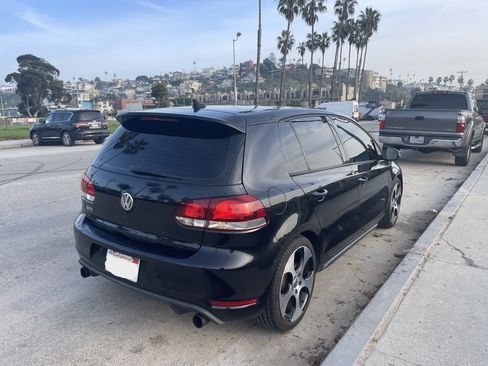 Used 2011 Volkswagen Golf 4-Door image 6