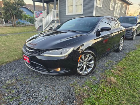 Used 2016 Chrysler 200 S w/ Navigation & Sound Group I image 5