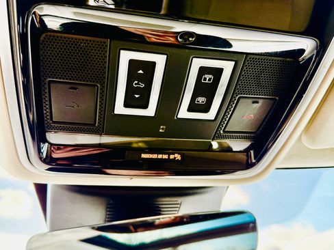 Used 2018 Land Rover Range Rover HSE image 27