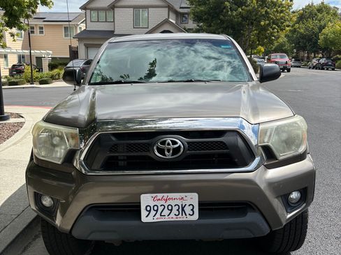 Used 2013 Toyota Tacoma 4x4 Double Cab w/ TRD Off-Road Pkg image 2