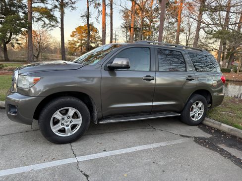 Used 2008 Toyota Sequoia SR5 image 1