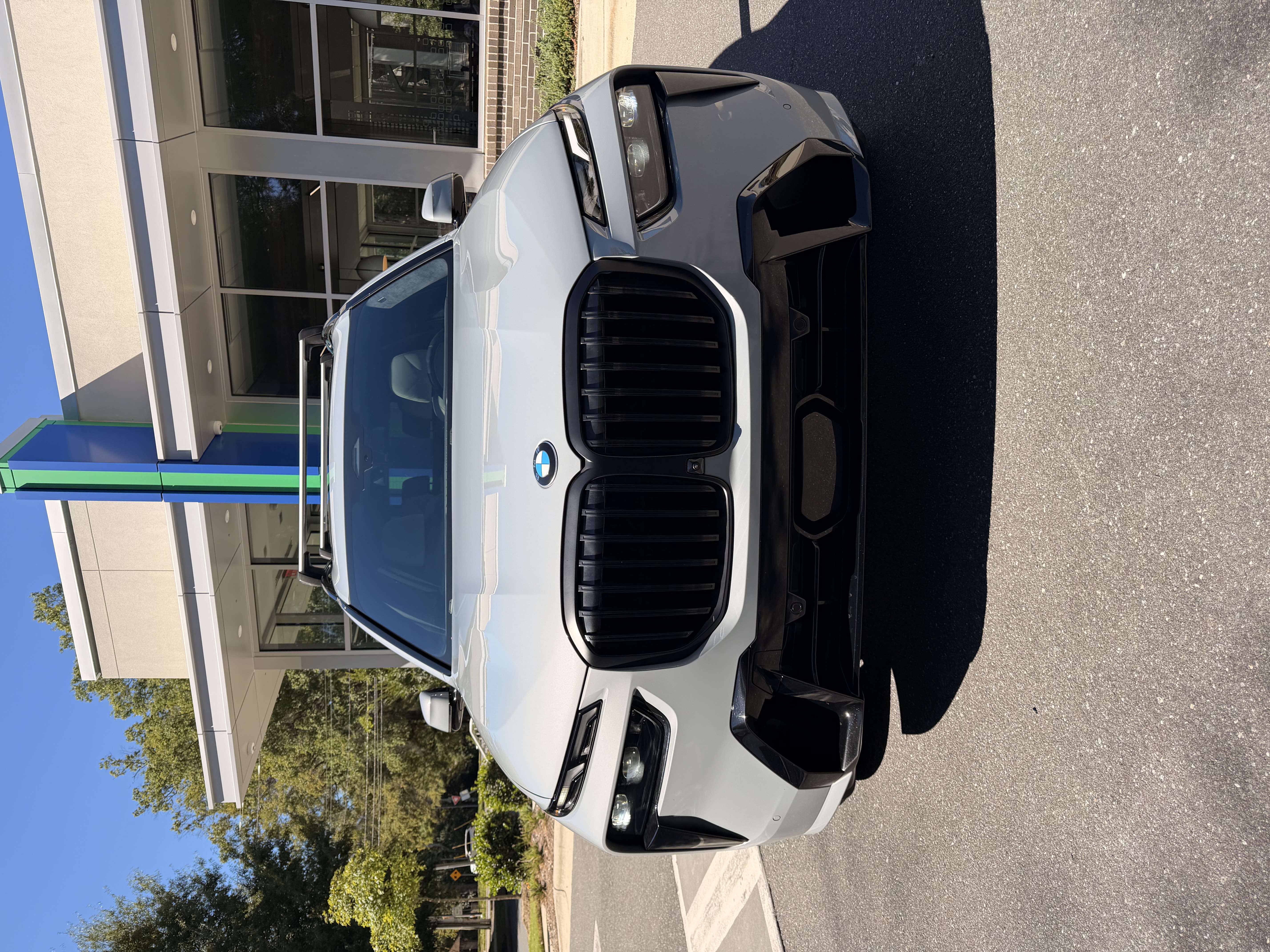 Used 2024 BMW X7 xDrive40i w/ M Sport Package AWD/4WD image 4