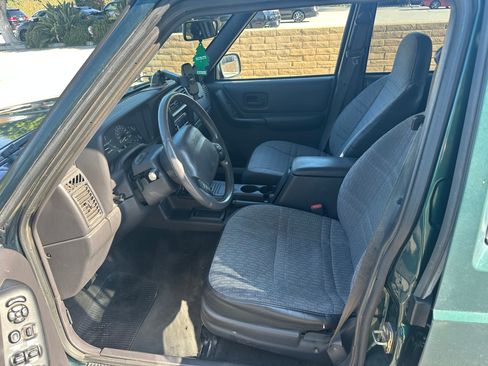 Used 1999 Jeep Cherokee Sport image 8