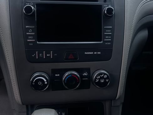 Used 2016 Chevrolet Traverse LS FWD image 9