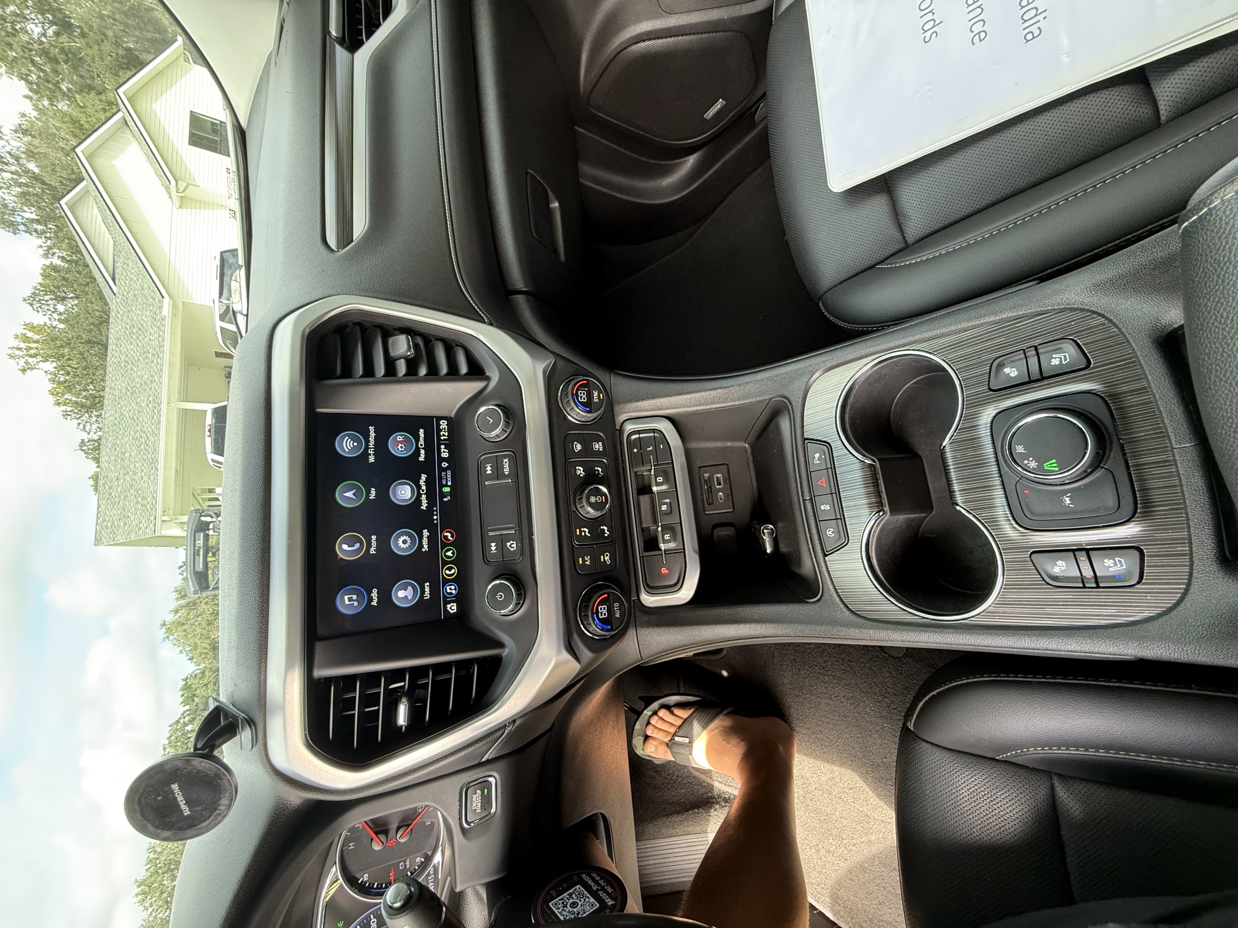 Used 2021 GMC Acadia SLT w/ Technology Package FWD image 16