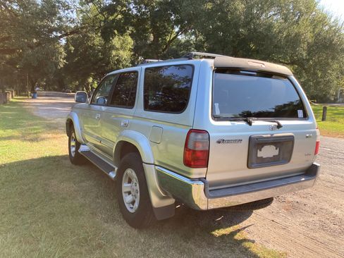 Used 2000 Toyota 4Runner SR5 image 5