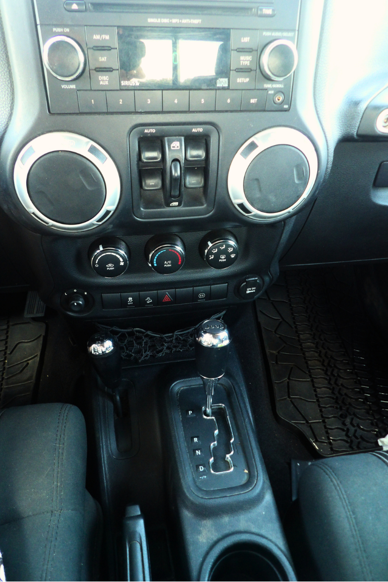 Used 2012 Jeep Wrangler Unlimited Sahara AWD/4WD image 13
