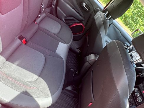 Used 2015 Jeep Renegade Trailhawk AWD/4WD image 22