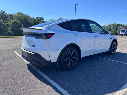 Used 2026 Tesla Model Y Performance AWD/4WD image 10