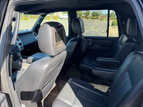 Used 2015 Ford Expedition EL XLT w/ Equipment Group 202A image 11
