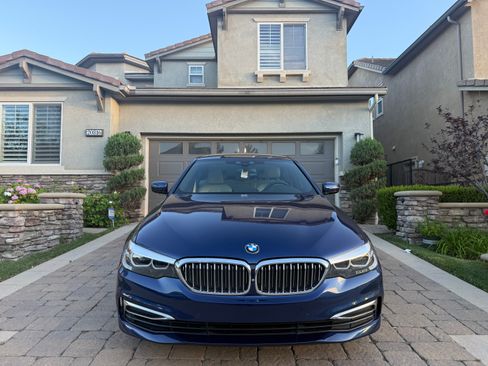 Used 2019 BMW 530e w/ Luxury Package RWD image 14