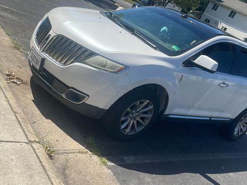 Used 2011 Lincoln MKX AWD w/ 101A Rapid Spec Order Code image 1
