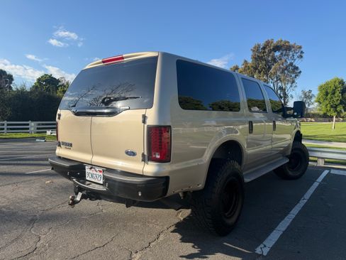 Used 2005 Ford Excursion Limited image 6