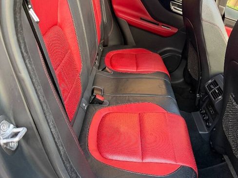 Used 2018 Jaguar F-PACE R-Sport image 22