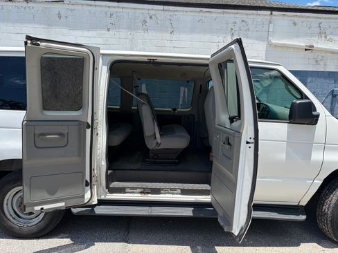 Used 2008 Ford E-350 and Econoline 350 XLT RWD image 11