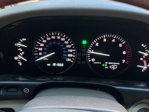 Used 2004 Lexus LX 470 4WD image 6