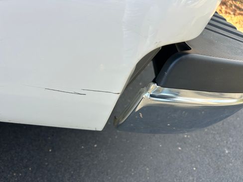 Used 2010 Ford F250 Lariat image 16