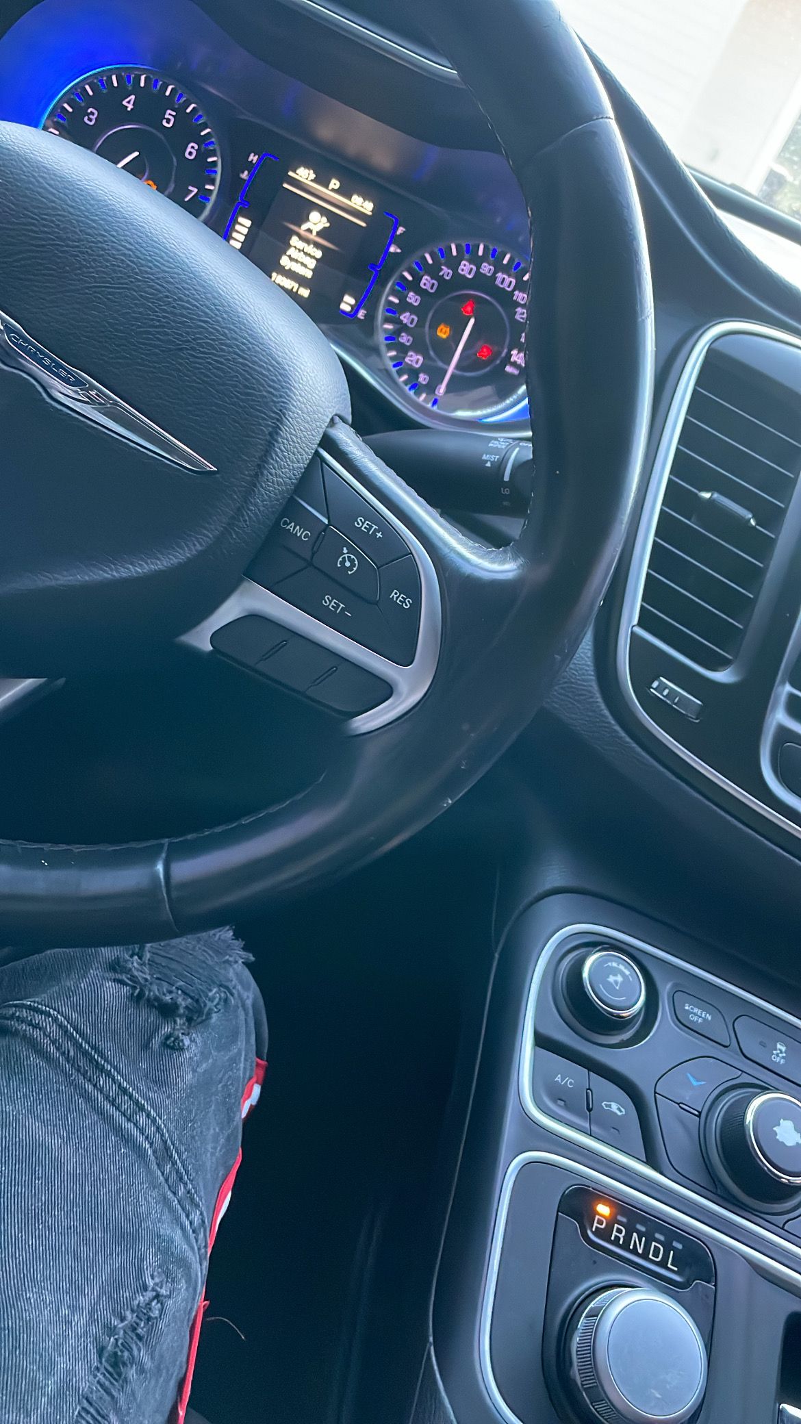 Used 2015 Chrysler 200 Limited w/ Convenience Group FWD image 6