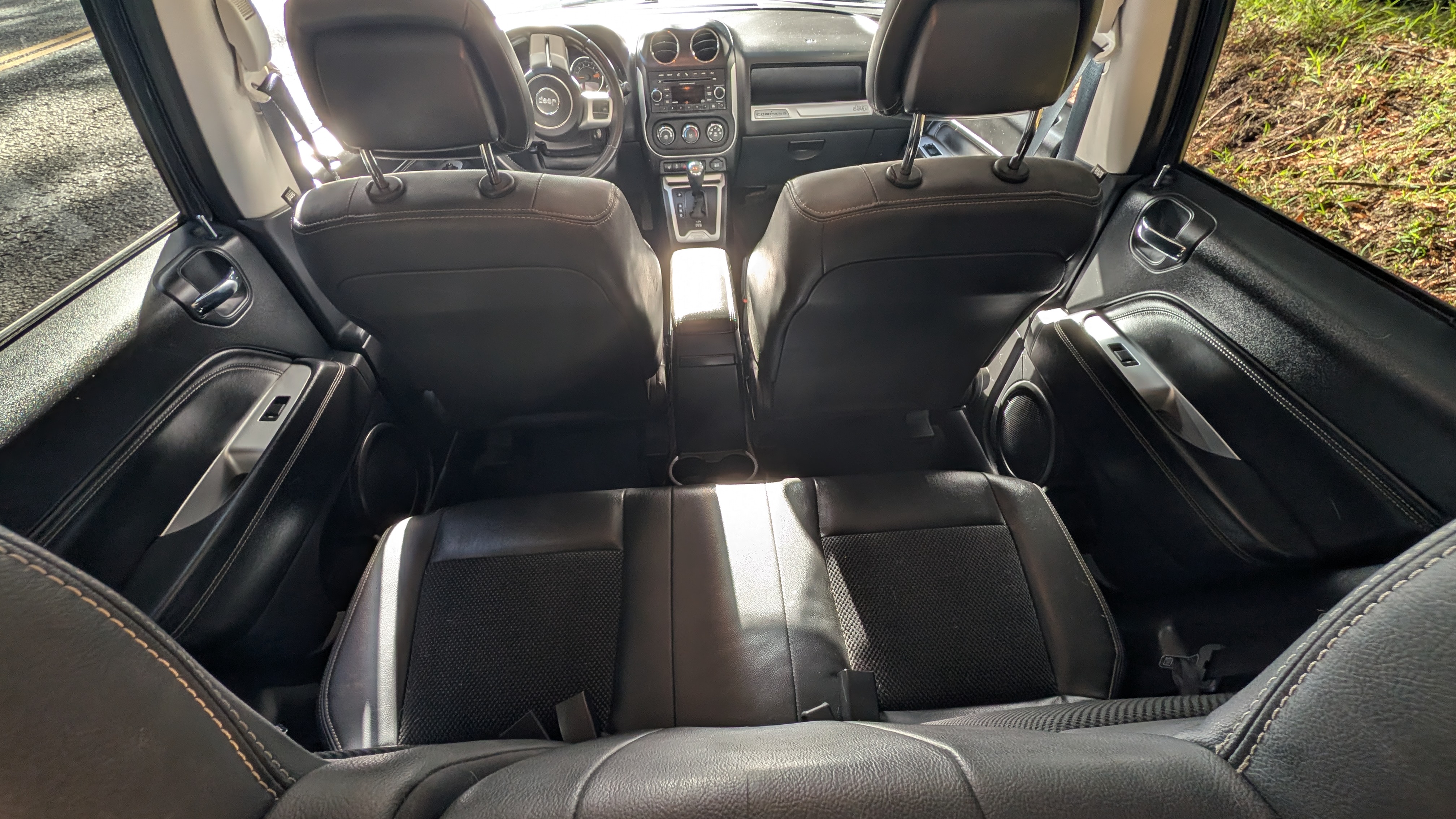 Used 2015 Jeep Compass Latitude w/ Sun/Sound Group AWD/4WD image 13