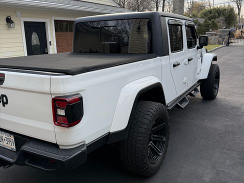 Used 2021 Jeep Gladiator Sport image 4