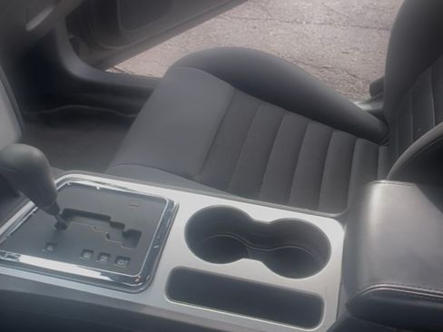 Used 2010 Dodge Challenger SE image 14