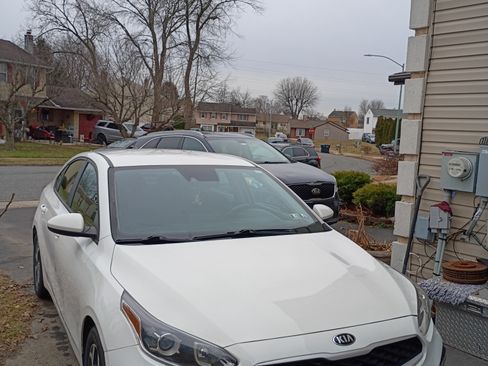 Used 2021 Kia Forte LXS image 2