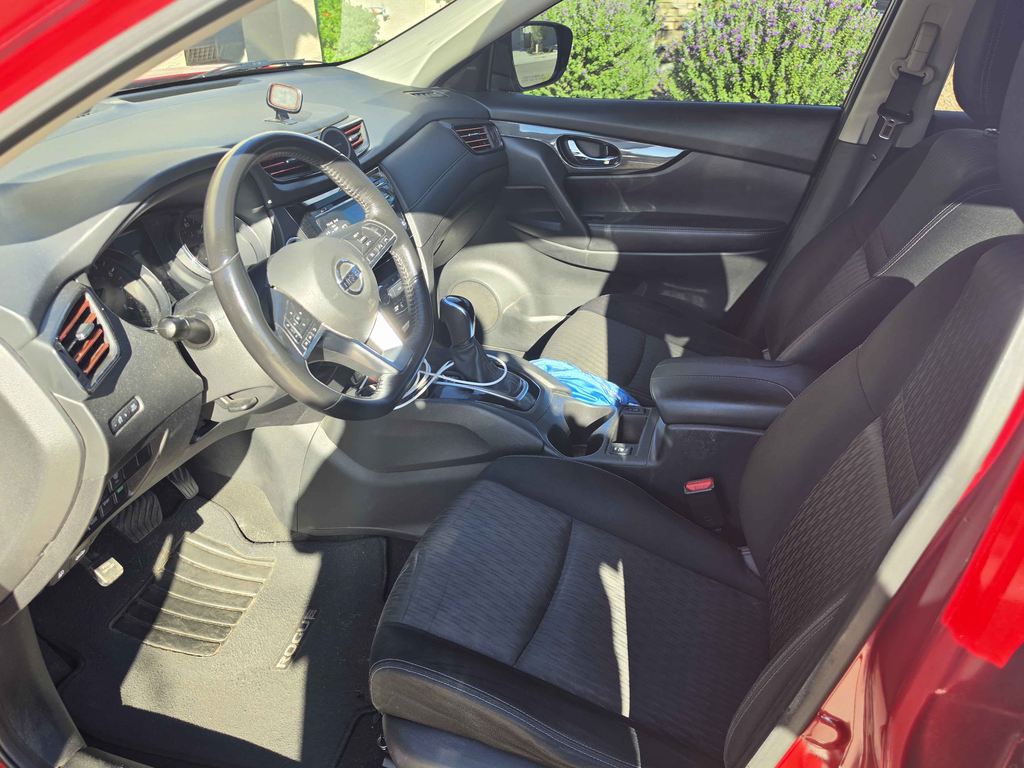 Used 2017 Nissan Rogue SV AWD/4WD image 11